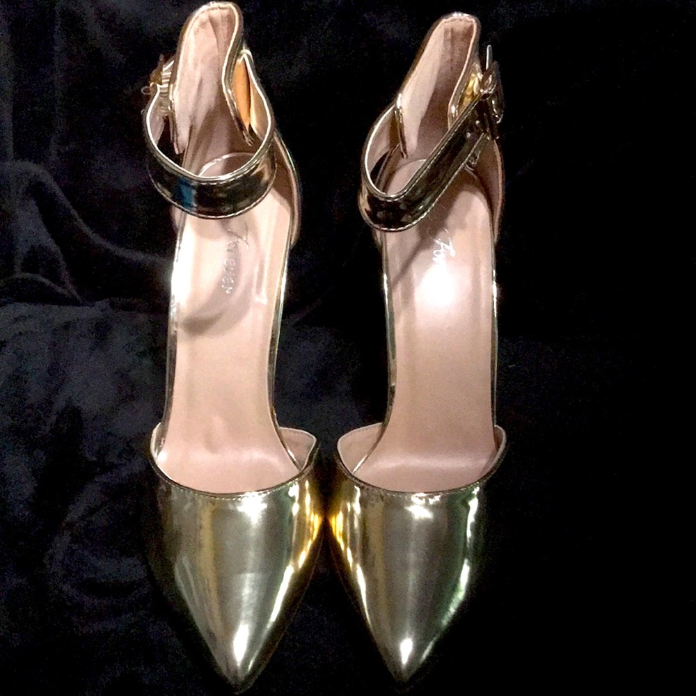 Gold Pumps Size 10